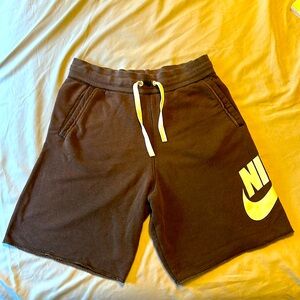 NIKE MENS BROWN AND WHITE SHORTS, SWEATSHORTS SIZE XS